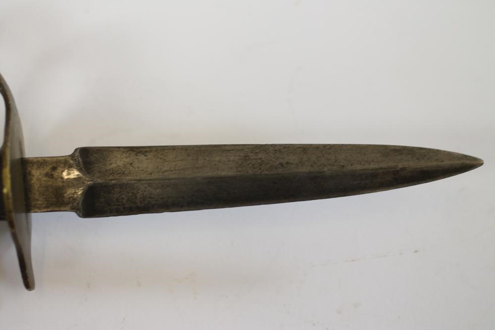 A US WWI MARK I TRENCH KNIFE Image
