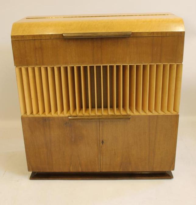 A "DECOLA" MUSIC CENTRE Image