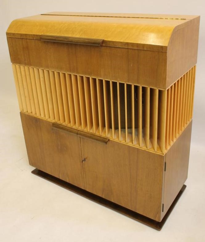 A "DECOLA" MUSIC CENTRE Image