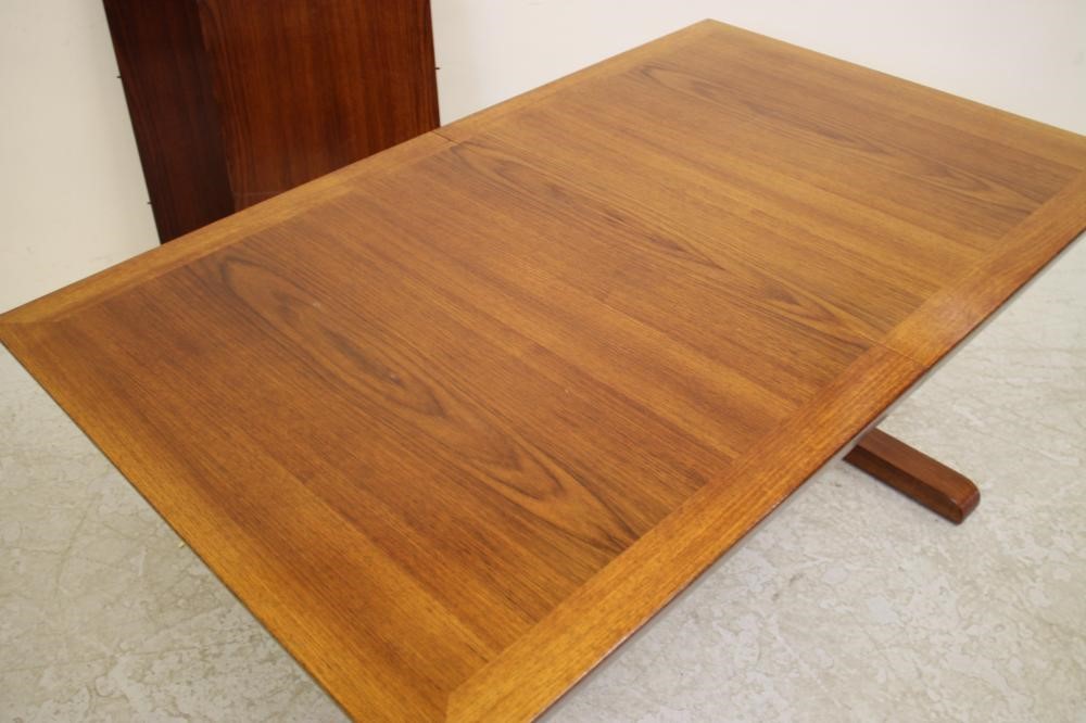 A DANISH SKOVBY ROSEWOOD DINING TABLE of oblong draw leaf form Image