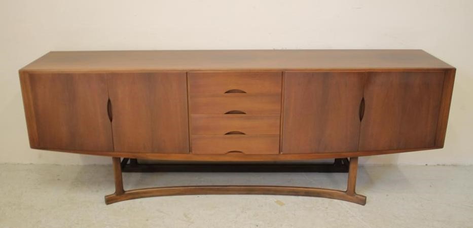 A DANISH ROSEWOOD DINING SUITE possibly by Prebenskoven Image