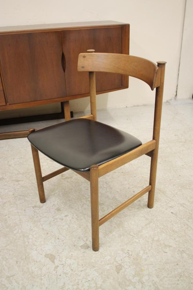 A DANISH ROSEWOOD DINING SUITE possibly by Prebenskoven Image