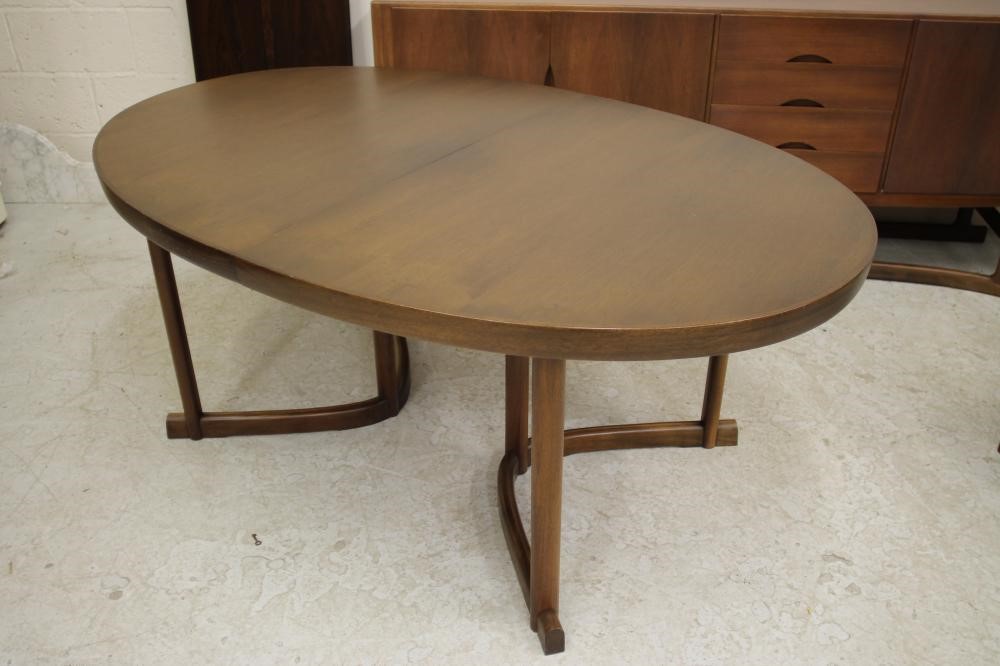 A DANISH ROSEWOOD DINING SUITE possibly by Prebenskoven Image