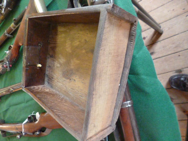 A SMALL GEORGIAN OAK POT BOARD DRESSER BASE Image