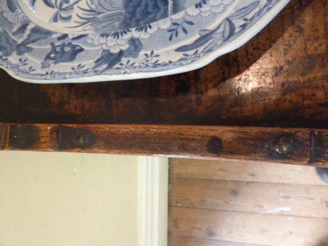 A SMALL GEORGIAN OAK POT BOARD DRESSER BASE Image