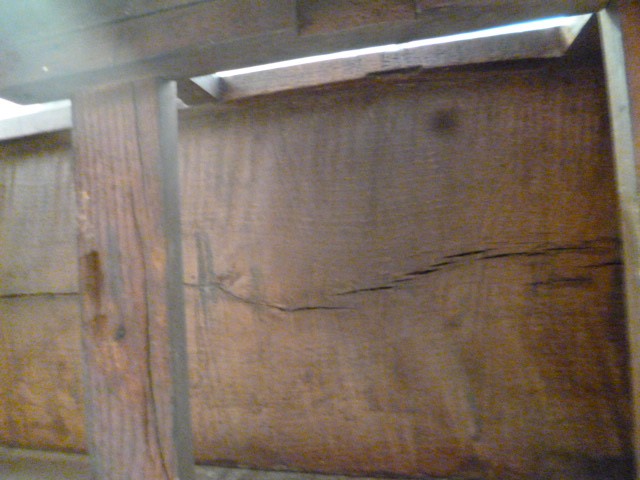 A SMALL GEORGIAN OAK POT BOARD DRESSER BASE Image