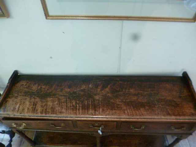 A SMALL GEORGIAN OAK POT BOARD DRESSER BASE Image