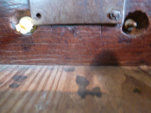 A SMALL GEORGIAN OAK POT BOARD DRESSER BASE Image