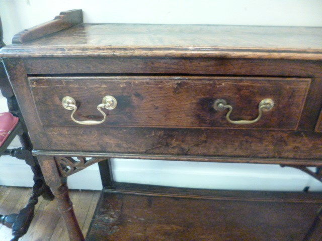 A SMALL GEORGIAN OAK POT BOARD DRESSER BASE Image