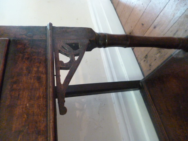 A SMALL GEORGIAN OAK POT BOARD DRESSER BASE Image