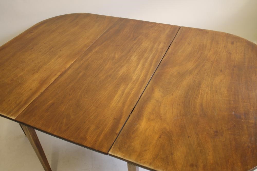 A GEORGIAN MAHOGANY D ENDED DINING TABLE Image