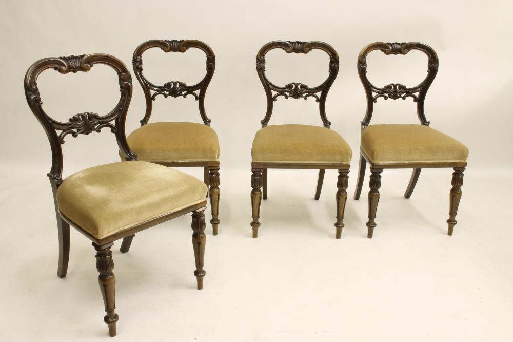 A SET OF FOUR WILLIAM IV ROSEWOOD DINING CHAIRS of balloon back form Image