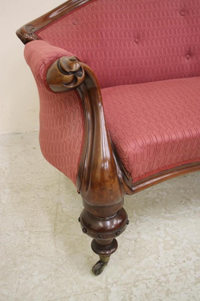 A VICTORIAN WALNUT FRAMED SOFA Image