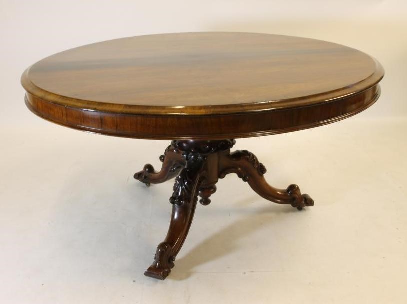 A VICTORIAN ROSEWOOD CENTRE TABLE Image