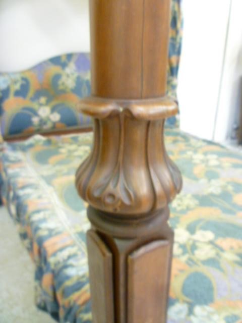 A VICTORIAN MAHOGANY FOUR POSTER BEDSTEAD Image