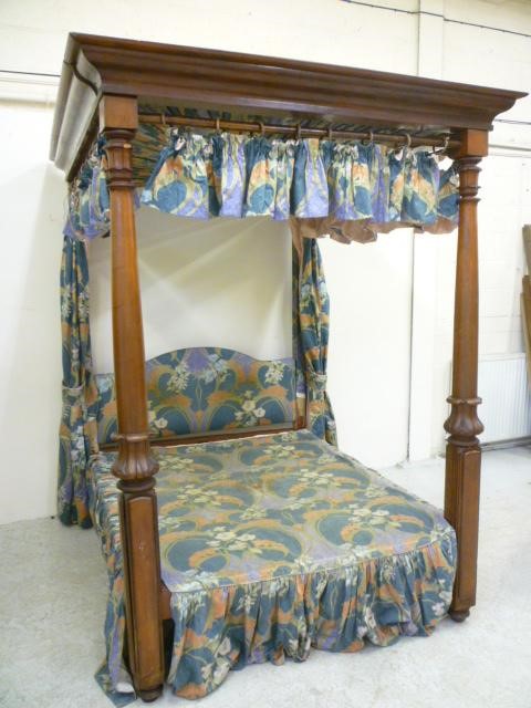A VICTORIAN MAHOGANY FOUR POSTER BEDSTEAD Image