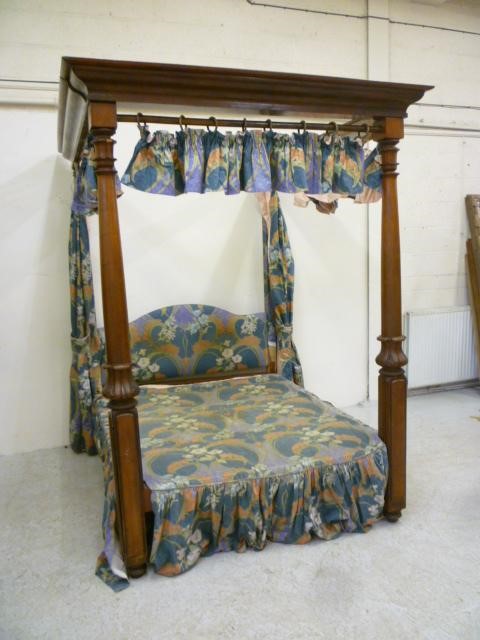 A VICTORIAN MAHOGANY FOUR POSTER BEDSTEAD Image
