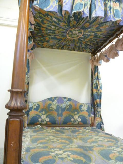 A VICTORIAN MAHOGANY FOUR POSTER BEDSTEAD Image
