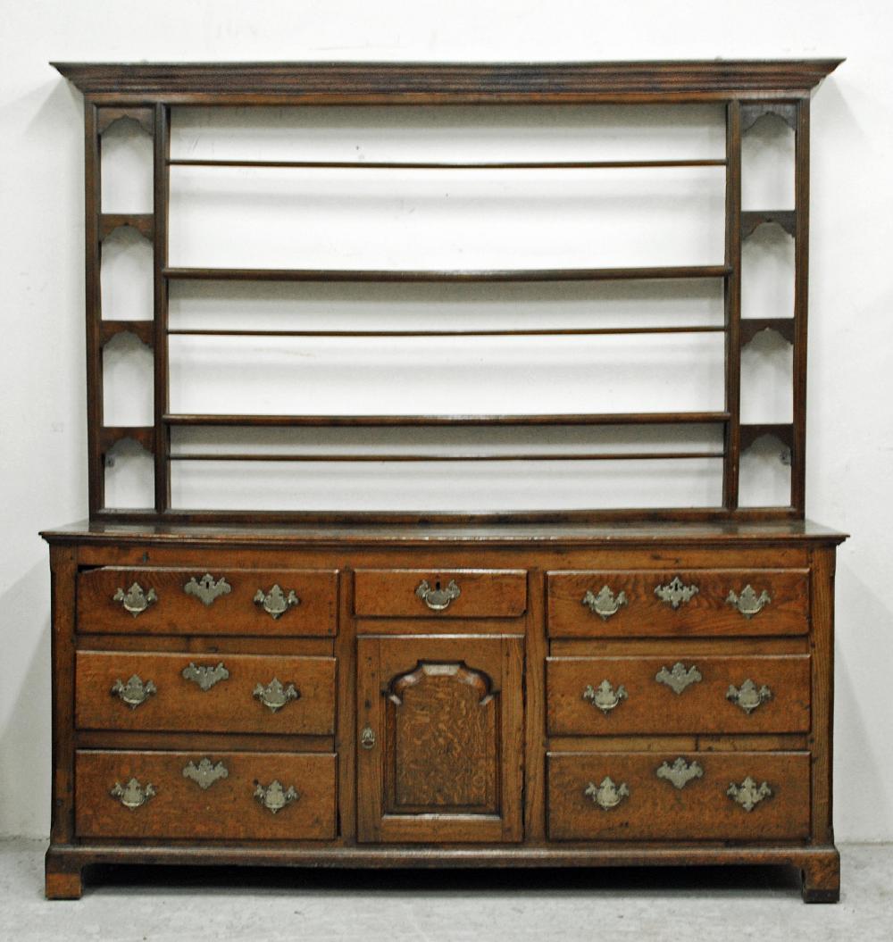 A GEORGIAN OAK ENCLOSED DRESSER Image