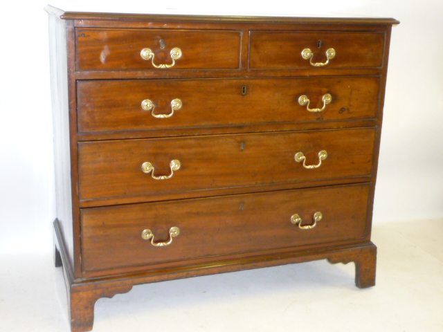 A GEORGIAN MAHOGANY CHEST Image