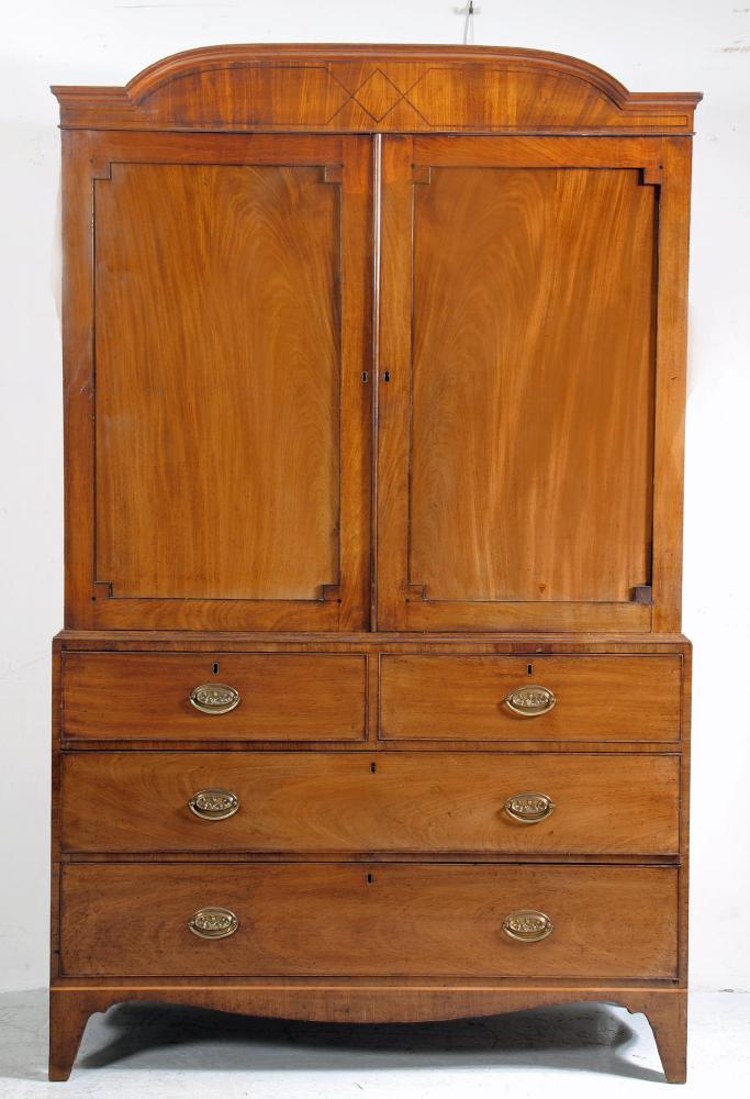 A GEORGIAN MAHOGANY LINEN PRESS Image