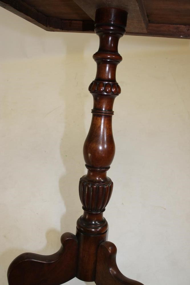 AN EARLY VICTORIAN MAHOGANY TRIPOD TABLE of rounded oblong form with three quarter gallery Image