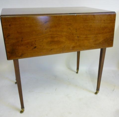 A GEORGIAN MAHOGANY PEMBROKE TABLE Image