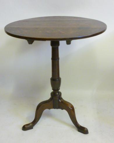 A GEORGIAN OAK TRIPOD TABLE Image