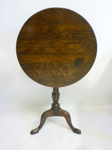 A GEORGIAN OAK TRIPOD TABLE Image