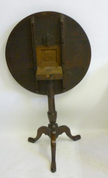 A GEORGIAN OAK TRIPOD TABLE Image
