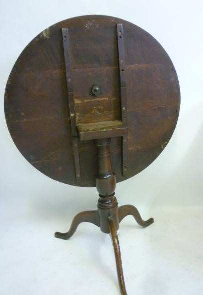 AN OAK SUPPER TABLE Image