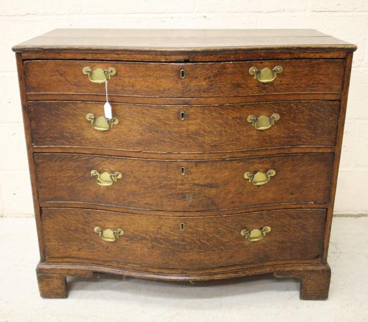 A GEORGIAN OAK SERPENTINE FRONTED CHEST Image