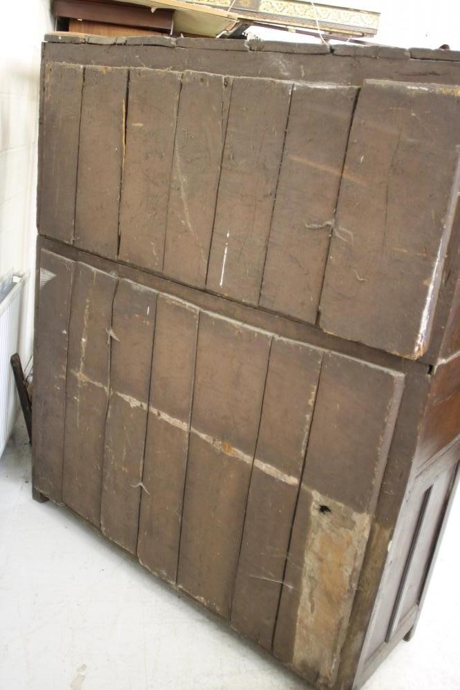 A GEORGIAN OAK SERPENTINE FRONTED CHEST Image