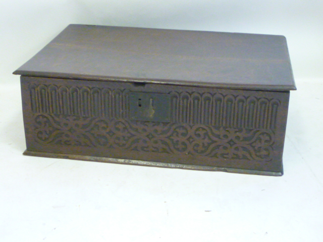 A GEORGIAN OAK BOX DESK Image