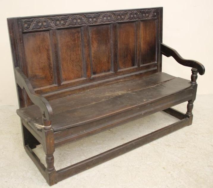 A GEORGIAN OAK SETTLE Image