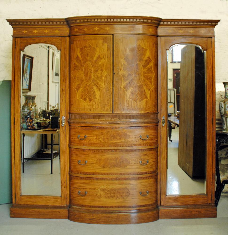 AN EDWARDIAN SATINWOOD TRIPLE WARDROBE crossbanded with stringing Image