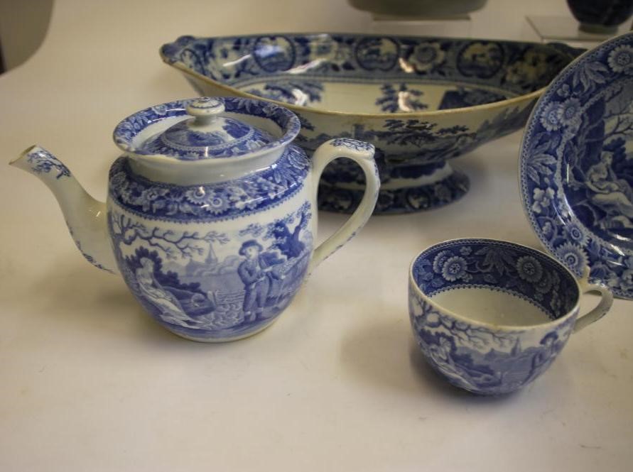 FIGURAL SUBJECTS BLUE AND WHITE PRINTED EARTHENWARE- A "Beemaster" low pedestal oval dish Image