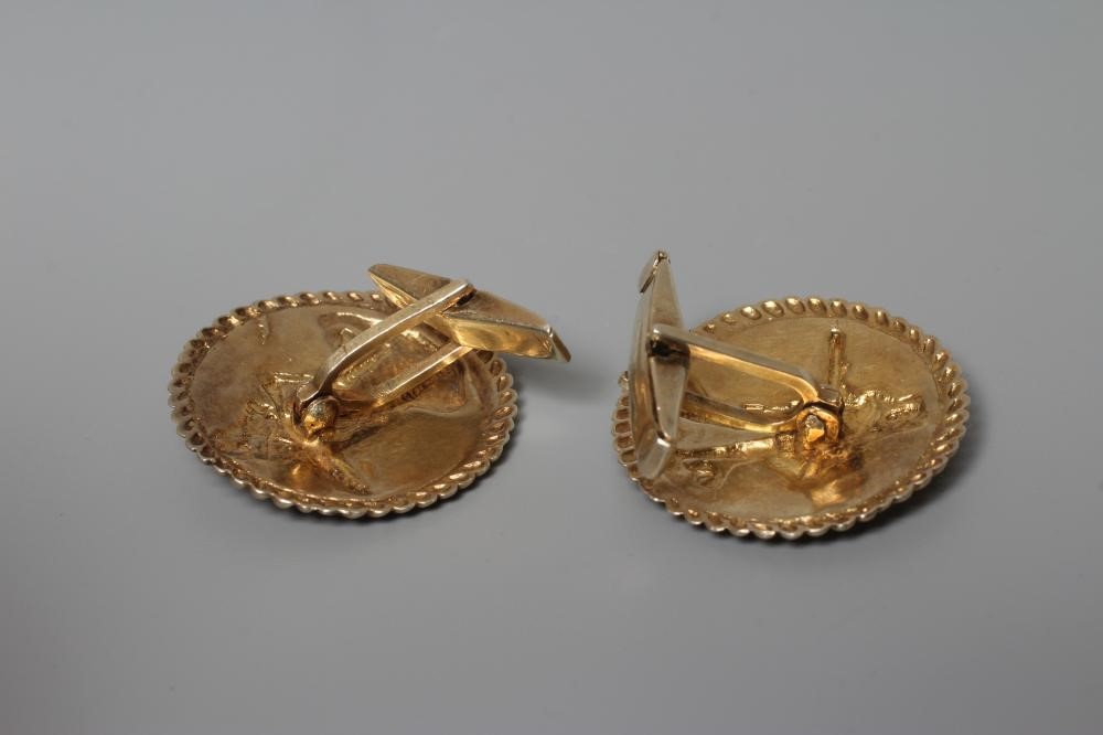 OF BOER WAR INTEREST - A PAIR OF SILVER GILT CUFF LINKS Image