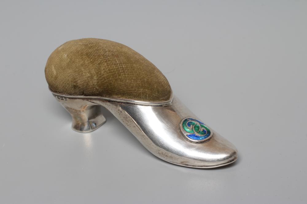 AN EDWARDIAN SILVER AND ENAMEL NOVELTY SHOE PIN CUSHION by William Haseler Image