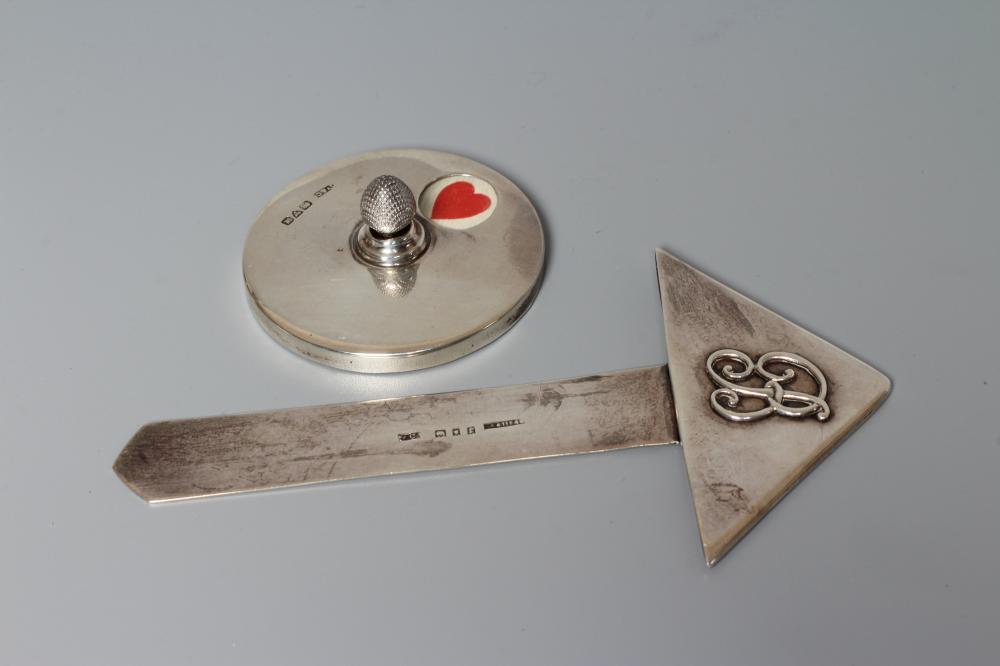 A GEORGE V SILVER BRIDGE MARKER by Grey & Co. Image