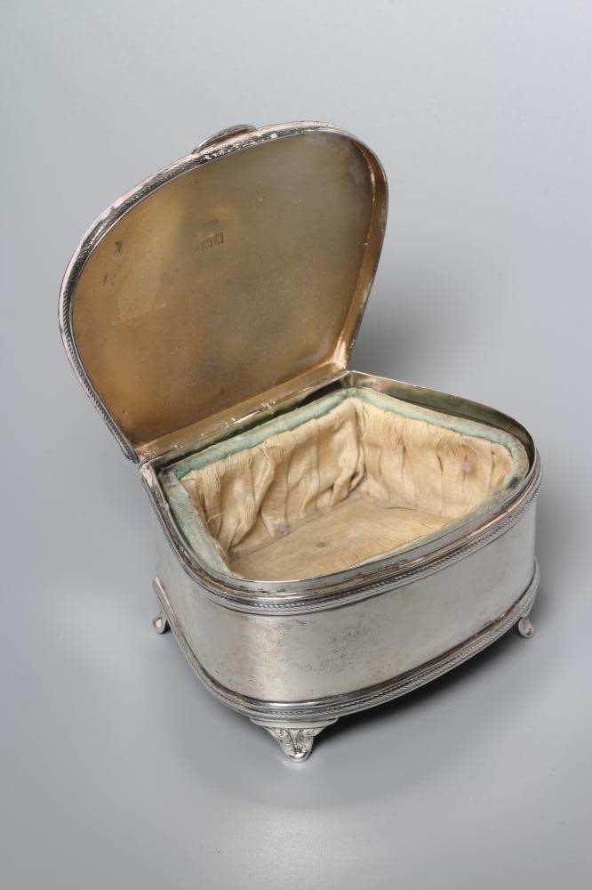AN EDWARDIAN SILVER DRESSING TABLE BOX by Deakin & Francis Ltd. Image