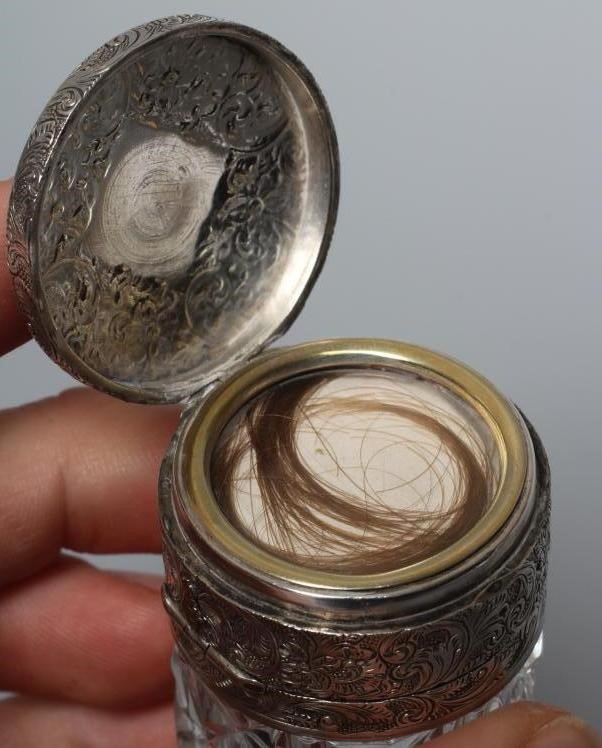 A VICTORIAN HOBNAIL CUT CYLINDRICAL GLASS JAR Image