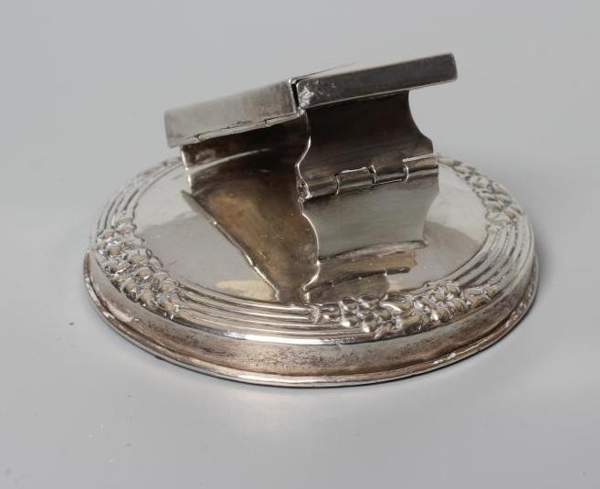 OF PHILATELIC INTEREST - AN EDWARDIAN NOVELTY DESK CLIP/PAPERWEIGHT Image