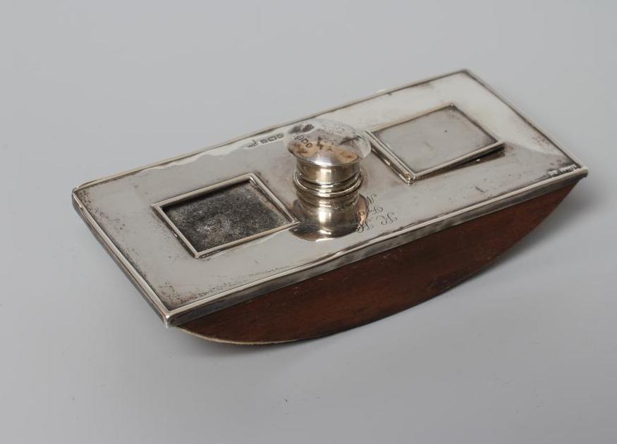 OF PHILATELIC INTEREST - AN EDWARDIAN SILVER ROCKER BLOTTER by Walker & Hall, of oblong form with Image