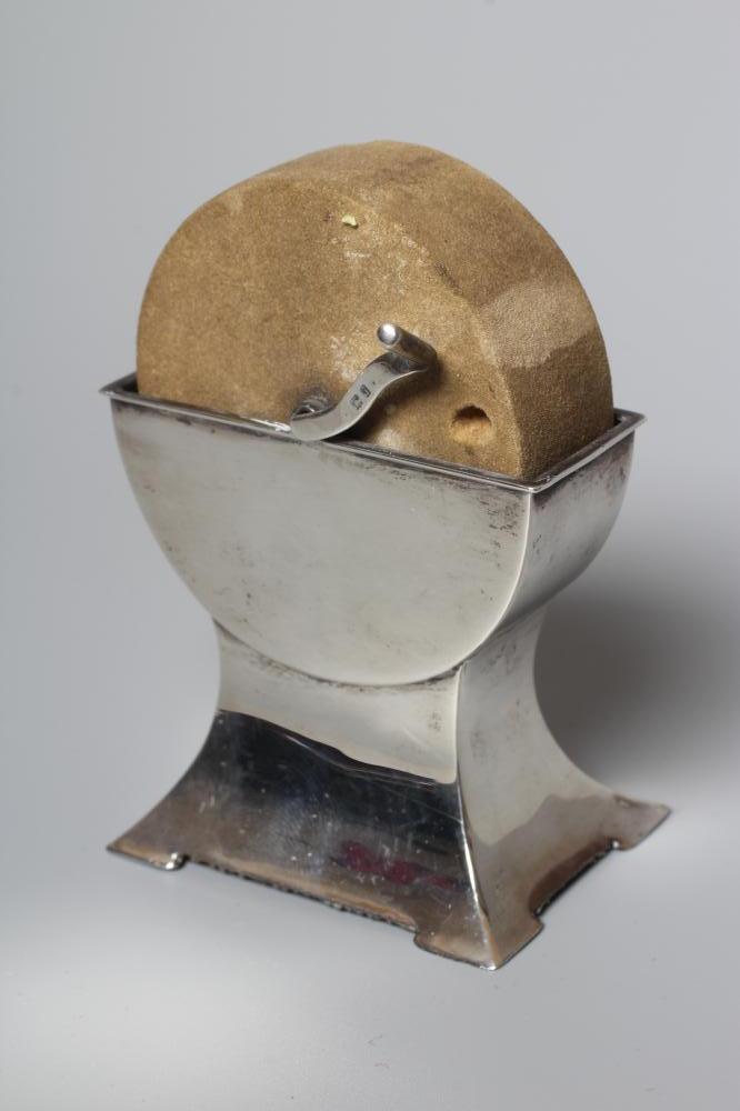 OF PHILATELIC INTEREST - AN EDWARDIAN SILVER NOVELTY KNIFE GRINDER STAMP SPONGE, maker's mark Image