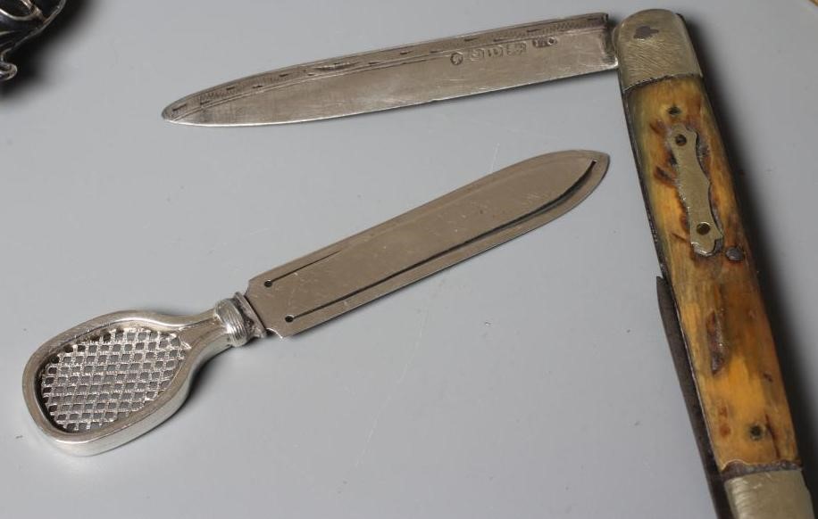 AN EARLY VICTORIAN FOLDING FRUIT KNIFE by John Oxley Image