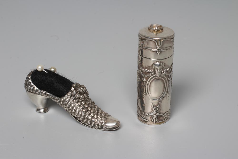 A LATE VICTORIAN SILVER NOVELTY SHOE PIN CUSION Image