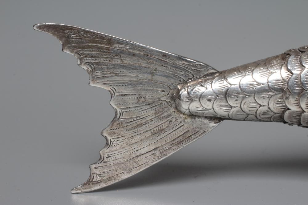A LARGE ARTICULATED FISH SPICE BOX Image