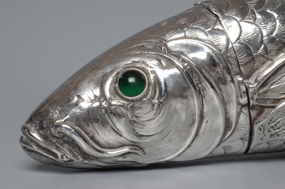 A LARGE ARTICULATED FISH SPICE BOX Image