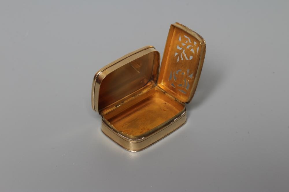 A GEORGE III GOLD VINAIGRETTE Image